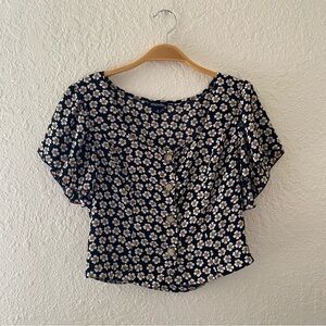 Originality Daisy Button Crop Top Blouse